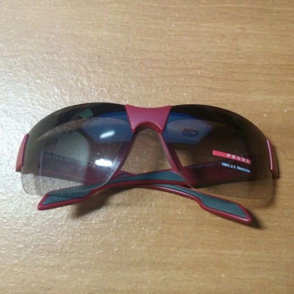 PRADA SPORTS SUNGLASS